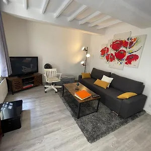 Intra-muros Bien Situe Et Agreable A Proximite Des Theatres Avignon
