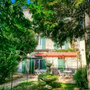 Hotel Au Saint Roch - Et Jardin, Avignon