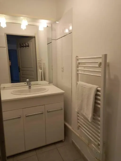 Appartement 8 Personnes En Face Des Remparts Climatise Avec Terrasse Et Parking Avignon