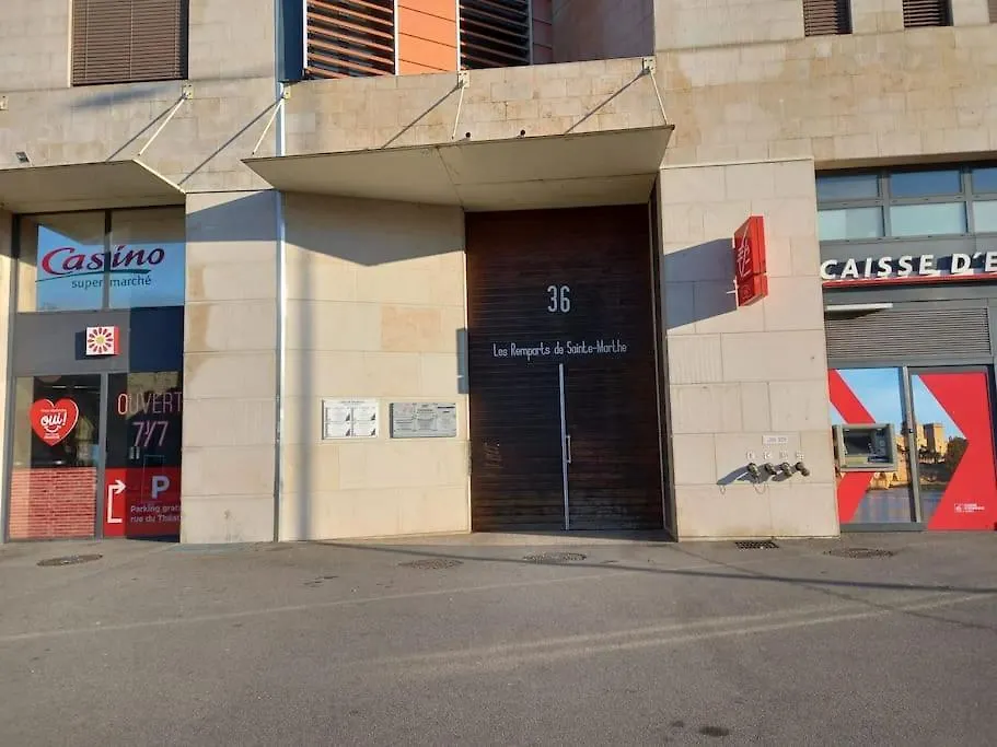 Appartement 8 Personnes En Face Des Remparts Climatise Avec Terrasse Et Parking Avignon