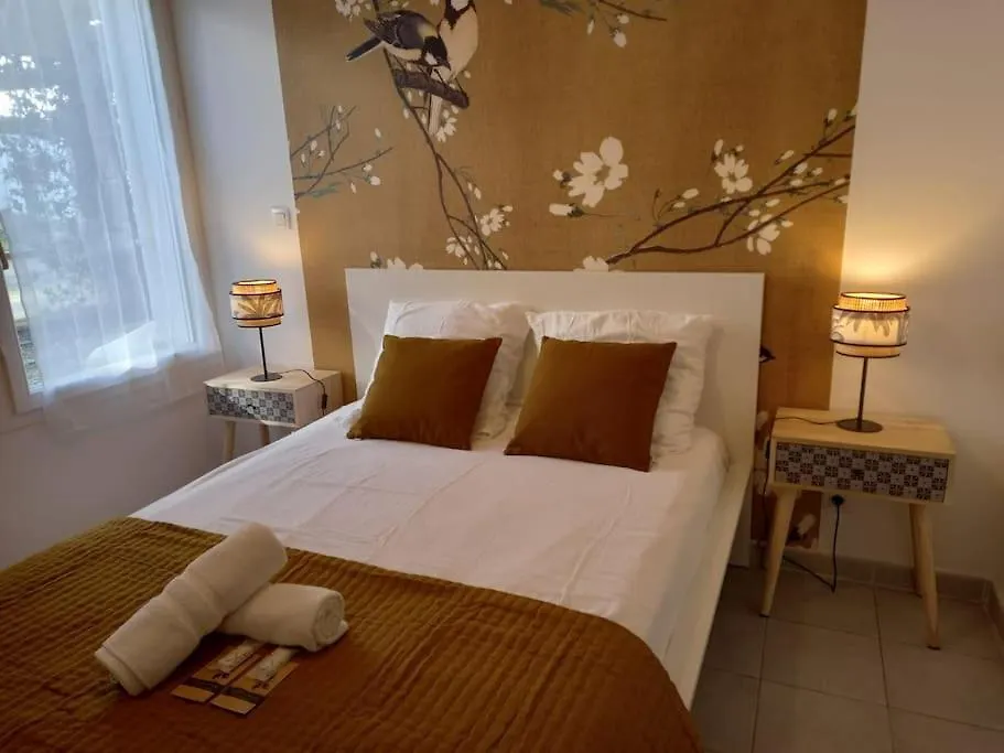 Appartement 8 Personnes En Face Des Remparts Climatise Avec Terrasse Et Parking Avignon