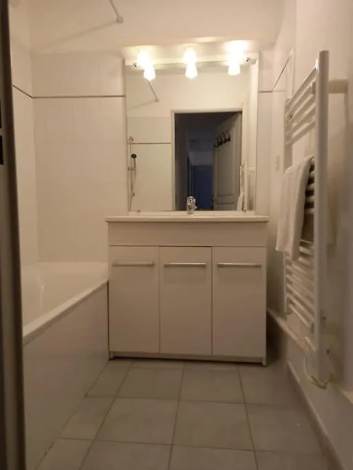 Appartement 8 Personnes En Face Des Remparts Climatise Avec Terrasse Et Parking Avignon